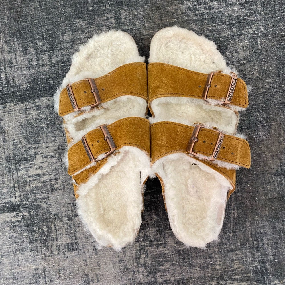 Size 39 shearling birks barely worn!